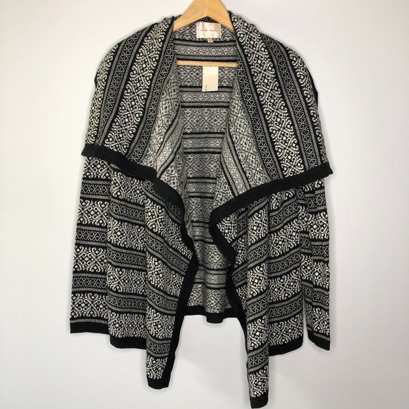 Under Skies Sweaters - Under Skies b&w geometric cardigan-M